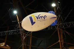 ballon dirigeable publicitaire intérieur
