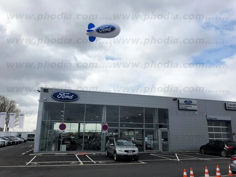 gros ballon publicitaire Ford