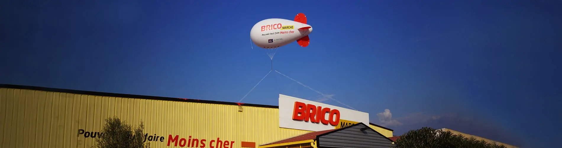 gros zeppelin Dirigeable bricomarché
