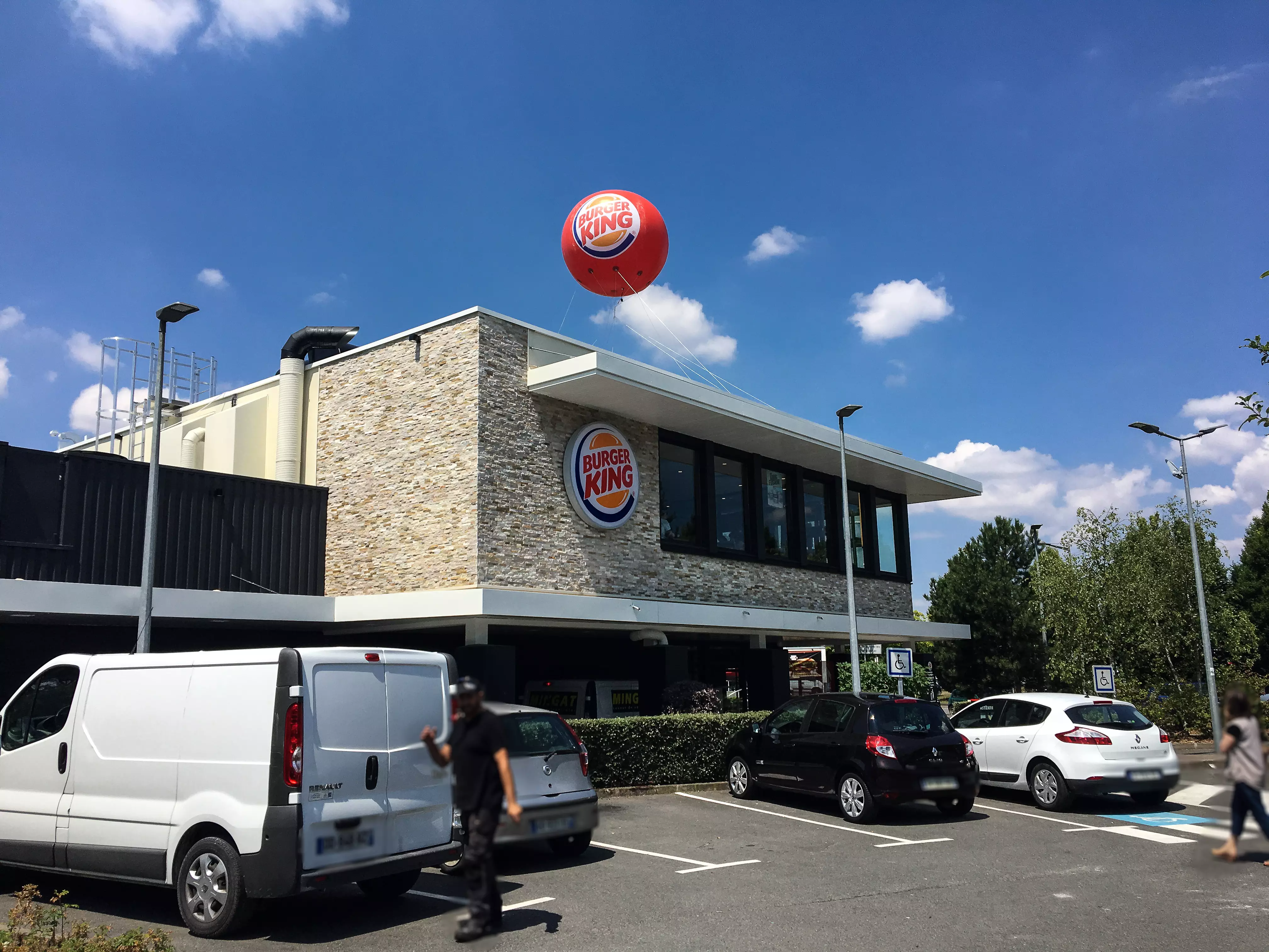 ballon hélium extérieur burger king