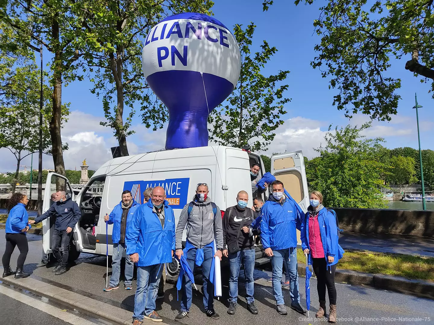 montgolfière auto-ventilée sur toit voiture pour manifestation